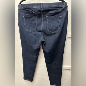 Women's IZOD Jeans size 14. EUC.